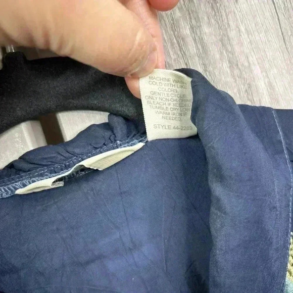 J Jill Top Medium Blouse Floral Embroidered Button Down Blue Color Sz M - Picture 4 of 9